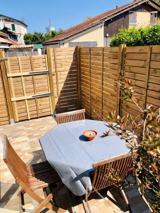 Appartement Duplex Lumineux Idealement Situe Ares Exterior photo