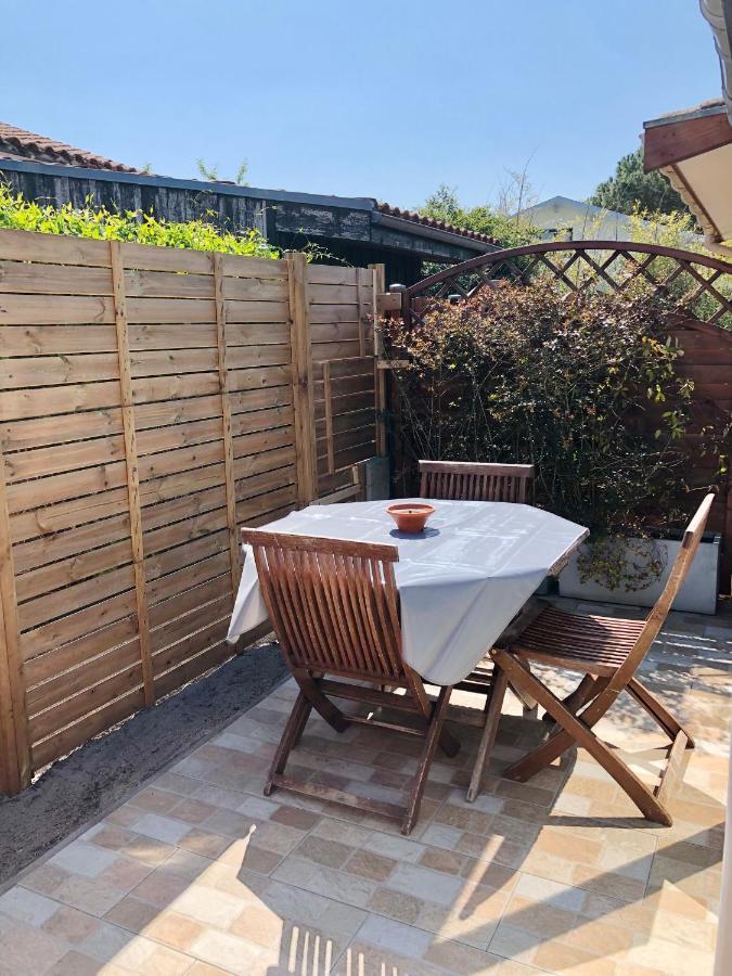 Appartement Duplex Lumineux Idealement Situe Ares Exterior photo