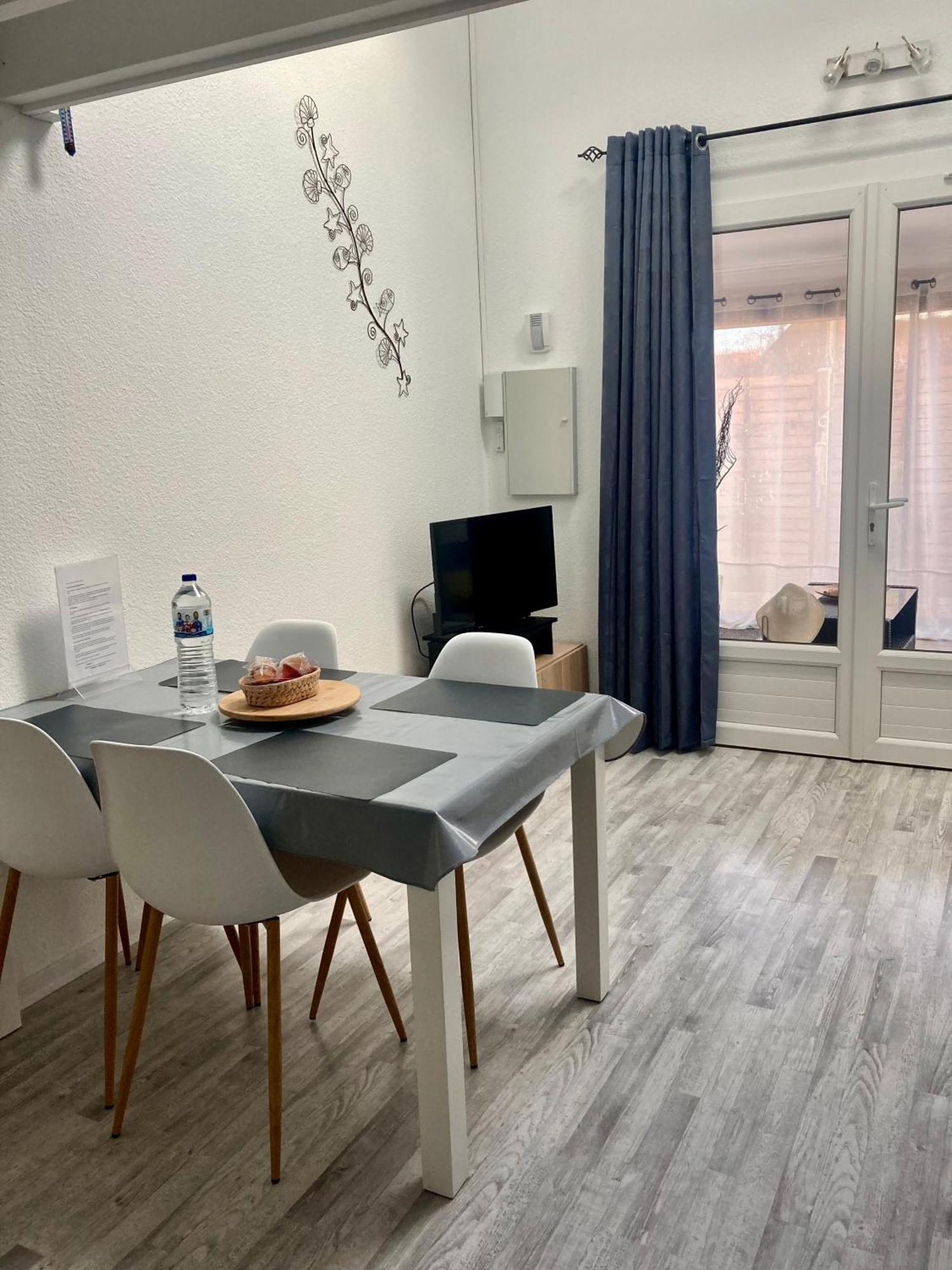 Appartement Duplex Lumineux Idealement Situe Ares Exterior photo